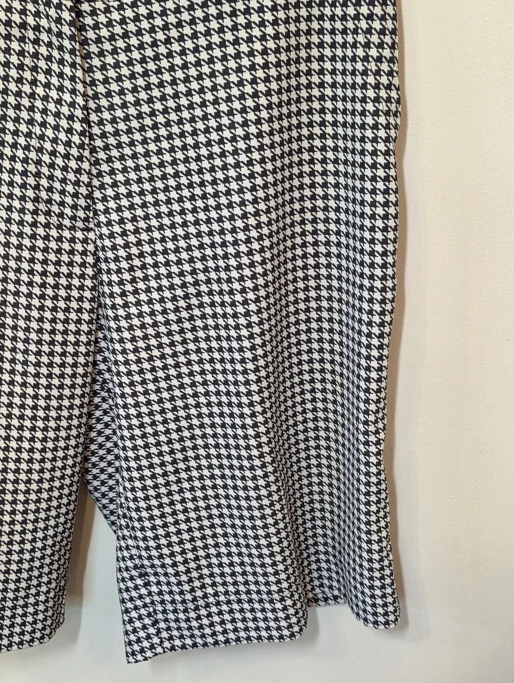 Nike Womens Golf Bermuda Shorts Size 8 Houndstooth Check Design Black & White